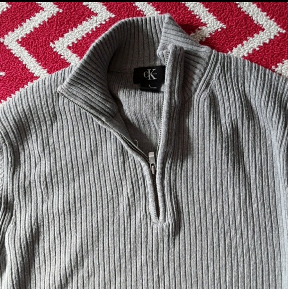 Calvin Klein Sweater - Picture 2 of 3